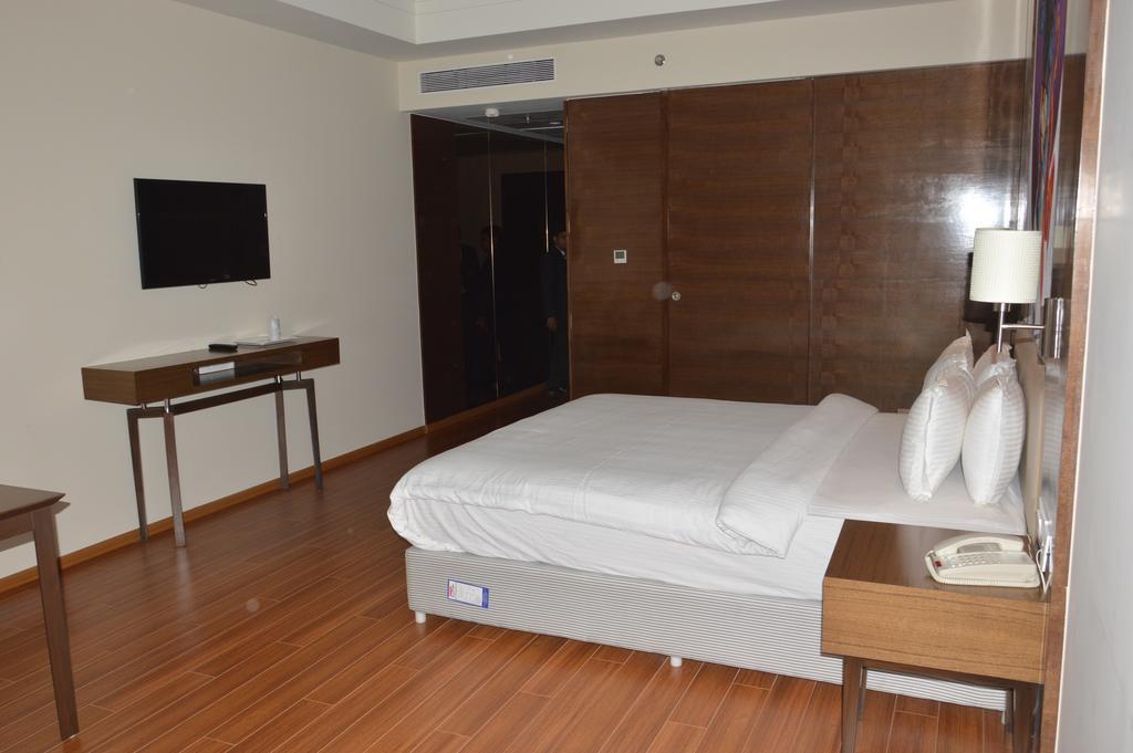 Vw Canyon Raipur  Room photo